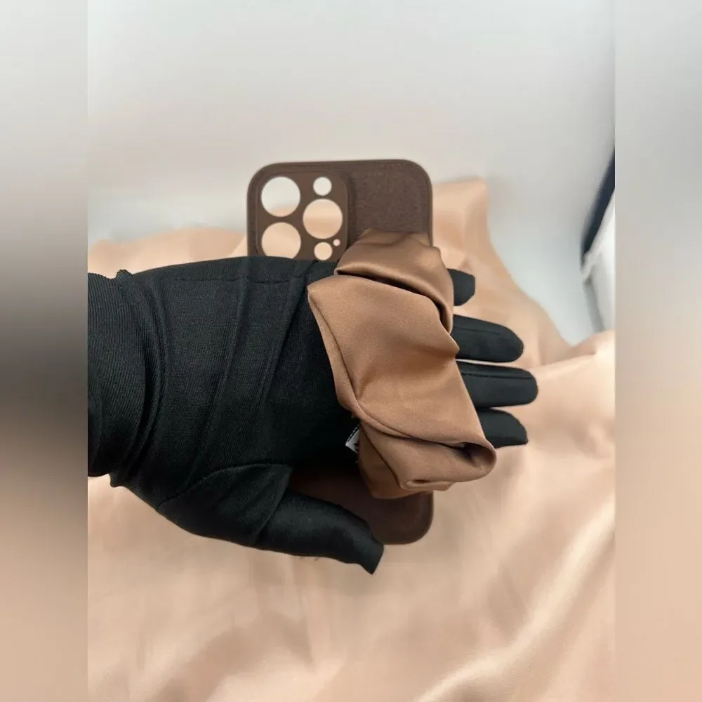 Stylish IPhone 16 pro max Case with Satin Scrunchie Holder - Picture 3 of 5